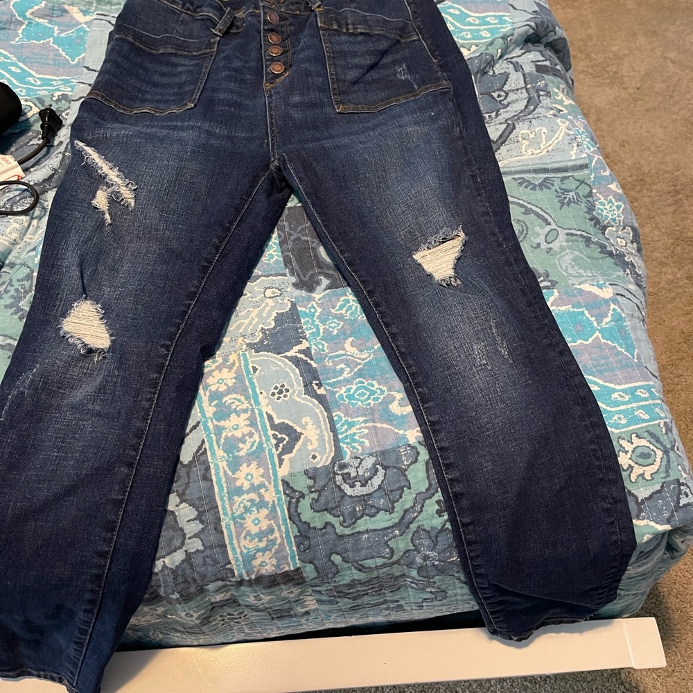 Judy blue Distressed Jeans size 15/32